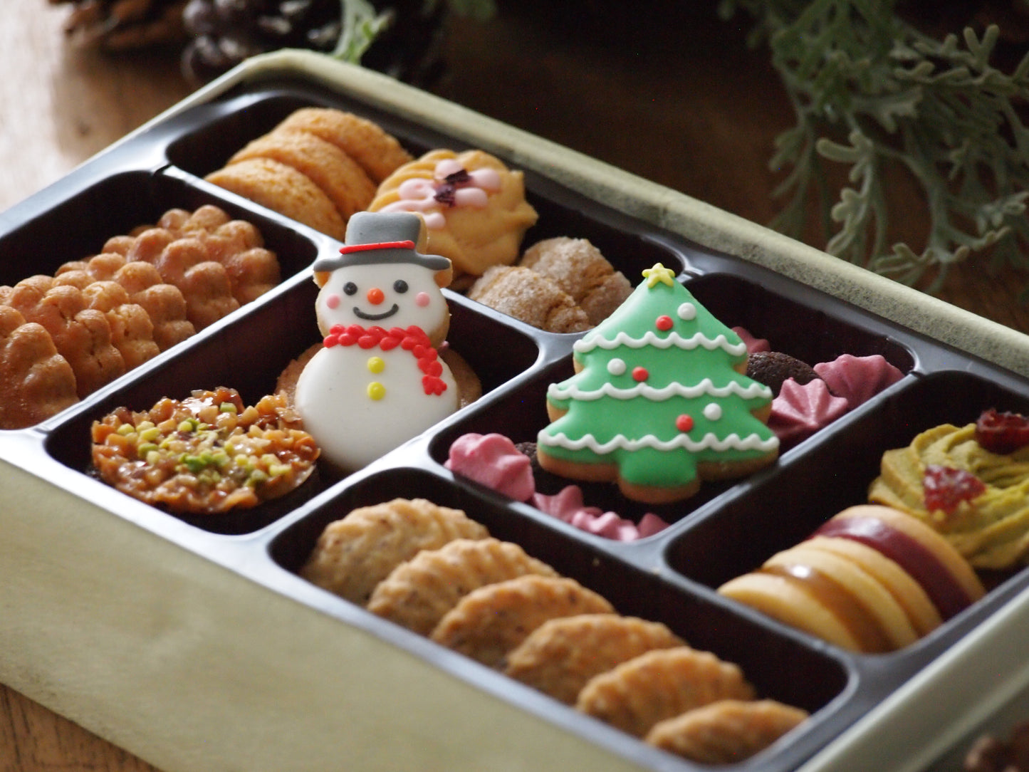 
                  
                    ピースフルクリスマスL (クッキー缶)
                  
                